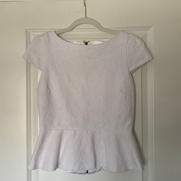 White top - Picture 1 of 4